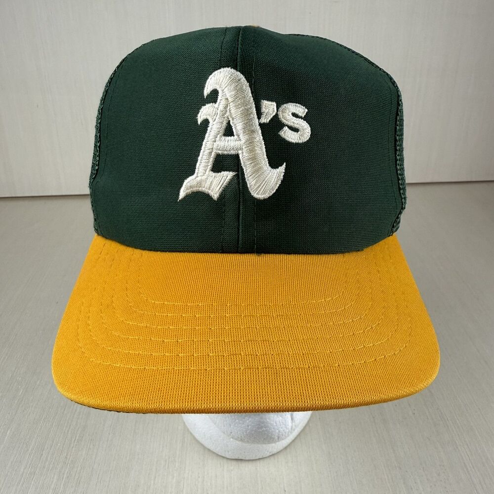 Vintage Oakland Athletics Mesh Trucker Snapback Hat Cap Adjustable U.I.I. NWT